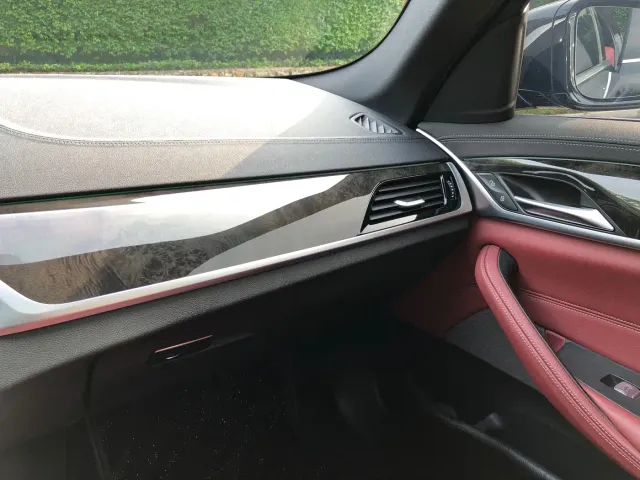 BMW 5 Series — Фото автомобиля 11