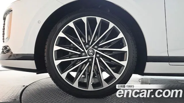 Hyundai Grandeur GN7 — Фото автомобиля 4