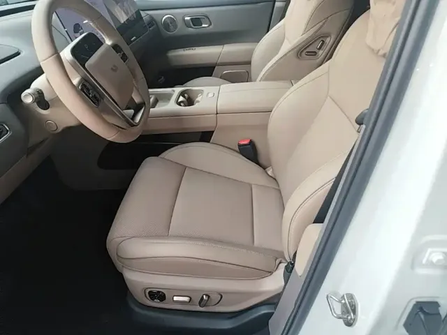 Li Auto Li Auto i6 2025 2WD Base Model — Фото автомобиля 14