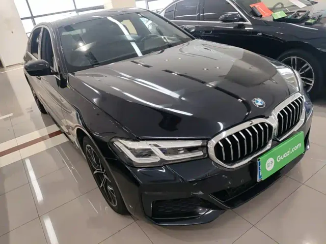 BMW 5 Series — Фото автомобиля 3