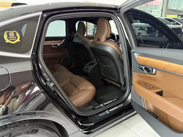 Volvo S90 — Фото автомобиля 10