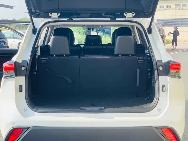 Toyota Highlander — Фото автомобиля 22
