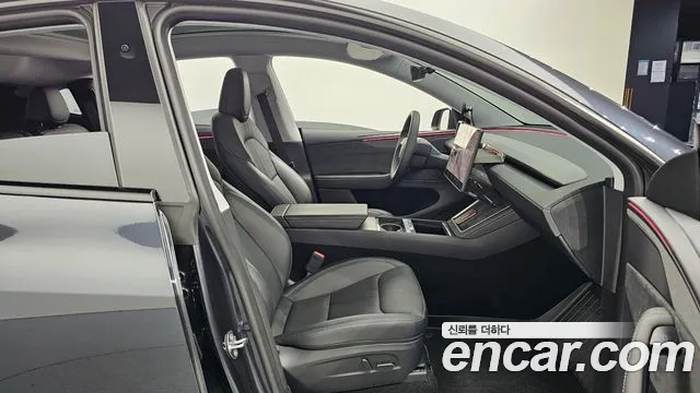 Tesla Model Y — Фото автомобиля 11