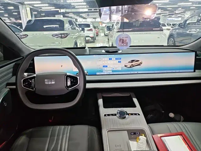 Geely Galaxy E8 — Фото автомобиля 12