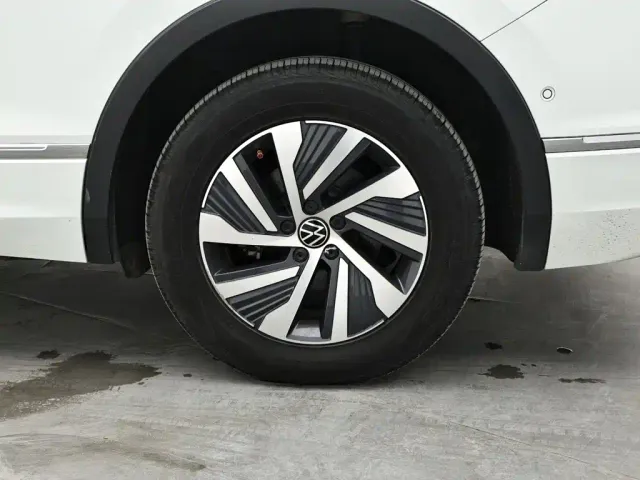 Volkswagen Tiguan L PHEV — Фото автомобиля 9