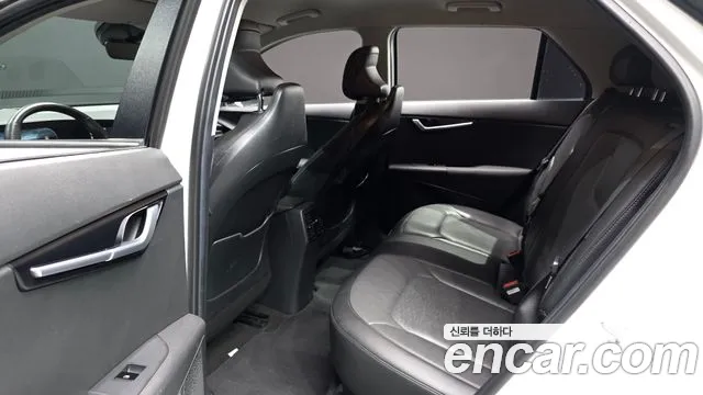 Kia Niro — Фото автомобиля 17