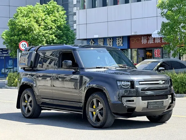 Land Rover Defender — Фото автомобиля 2
