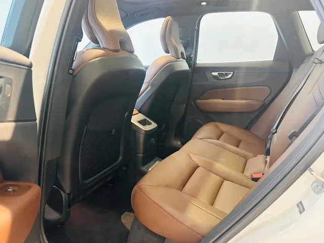 Volvo XC60 — Фото автомобиля 8