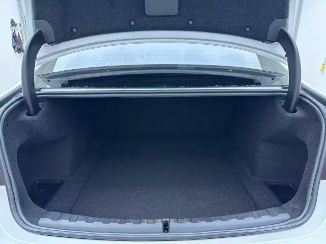 BMW 3 Series — Фото автомобиля 6