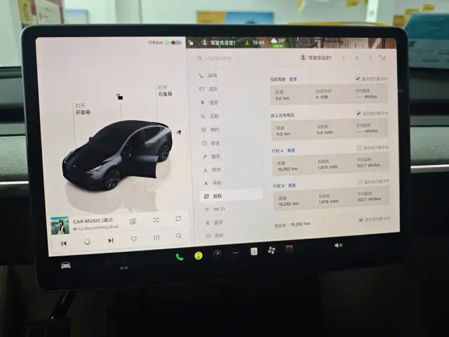 Tesla Model Y — Фото автомобиля 11