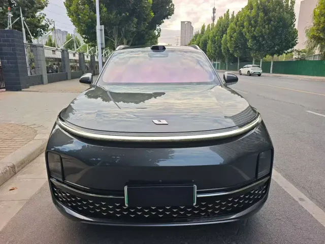 Li Auto L9 — Фото автомобиля 2