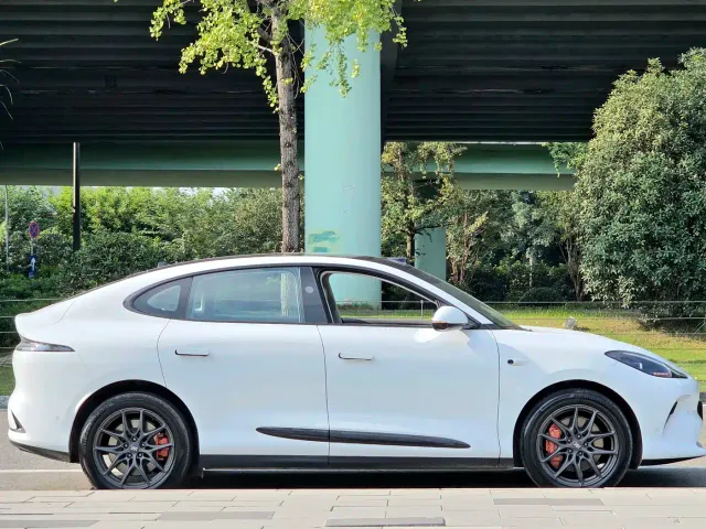 IM Motors LS6 — Фото автомобиля 4