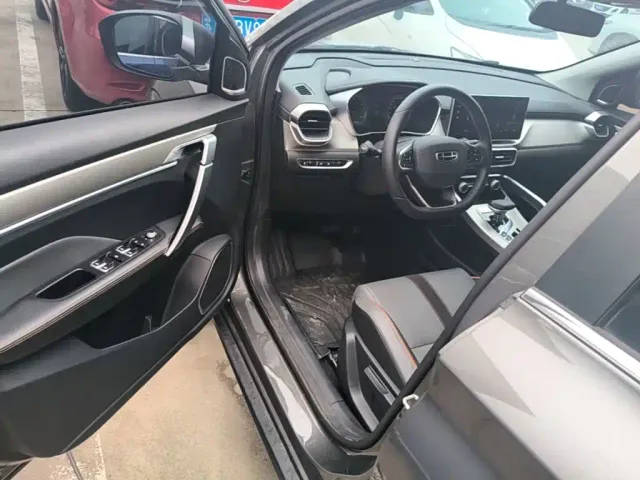 Geely Binyue — Фото автомобиля 15