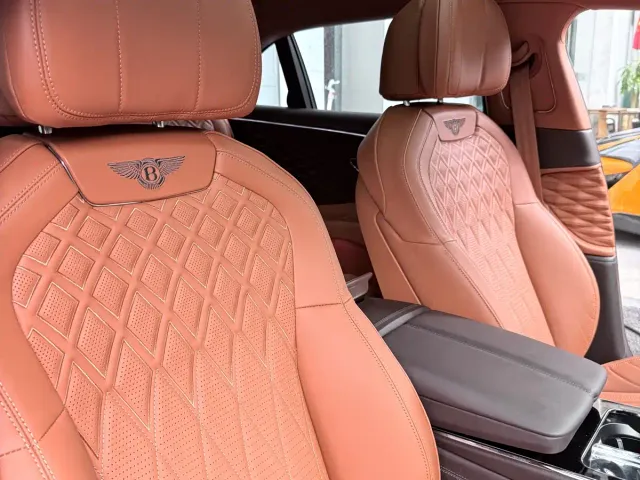 Bentley Flying Spur — Фото автомобиля 7