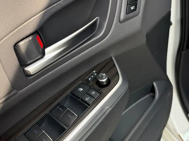 Toyota Sienna — Фото автомобиля 5