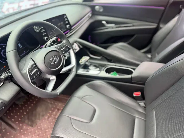 Hyundai Elantra — Фото автомобиля 11