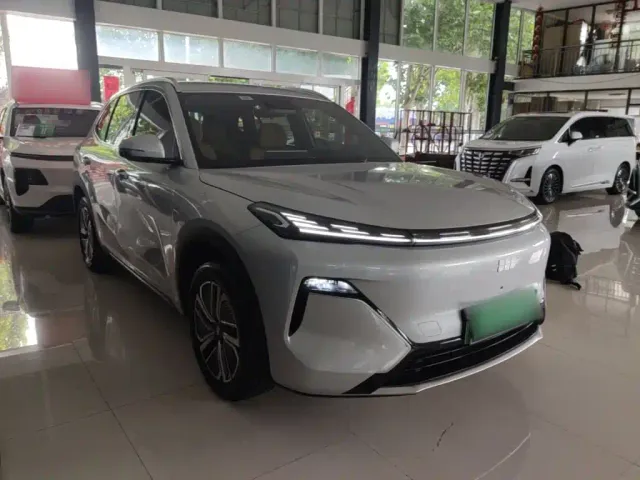 Geely Galaxy Starship 7 EM-i — Фото автомобиля 3
