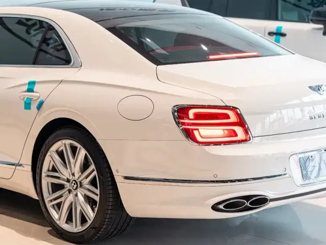 Bentley Flying Spur — Фото автомобиля 17