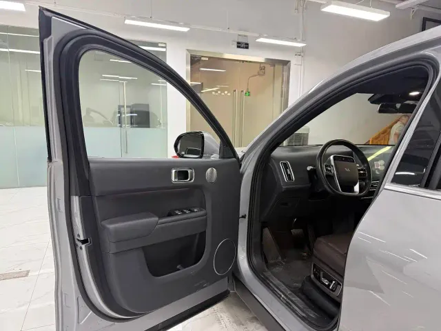 Li Auto L8 — Фото автомобиля 7