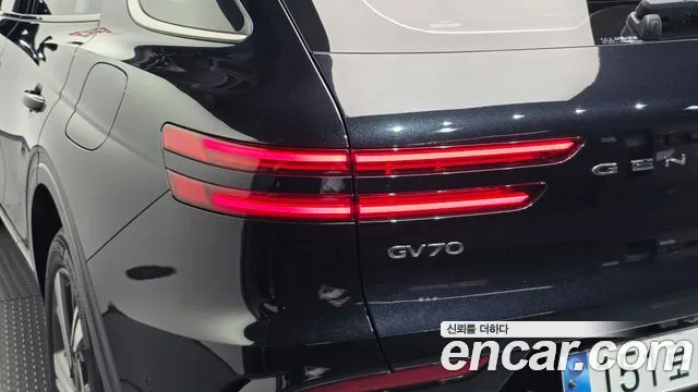 Genesis GV70 — Фото автомобиля 22
