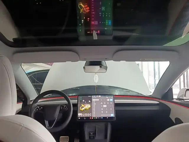 Tesla Model 3 — Фото автомобиля 17