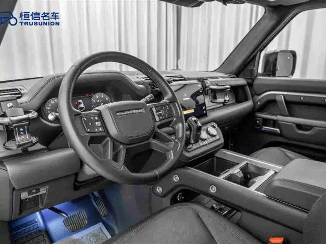 Land Rover Defender — Фото автомобиля 12
