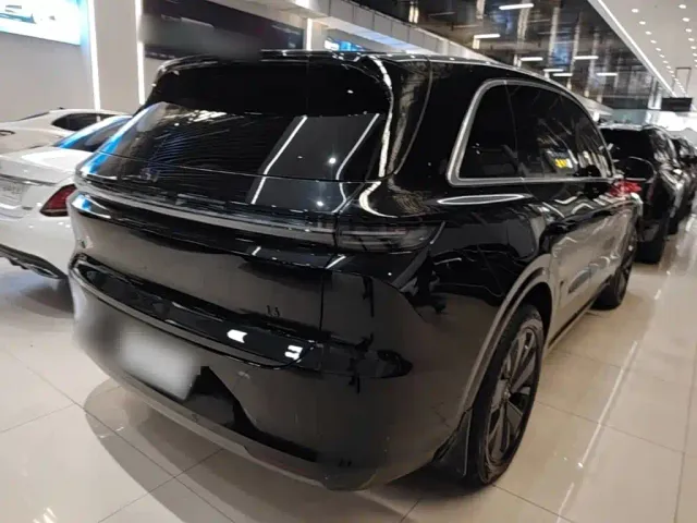 Li Auto L6 — Фото автомобиля 6