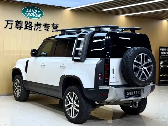 Land Rover Defender — Фото автомобиля 8