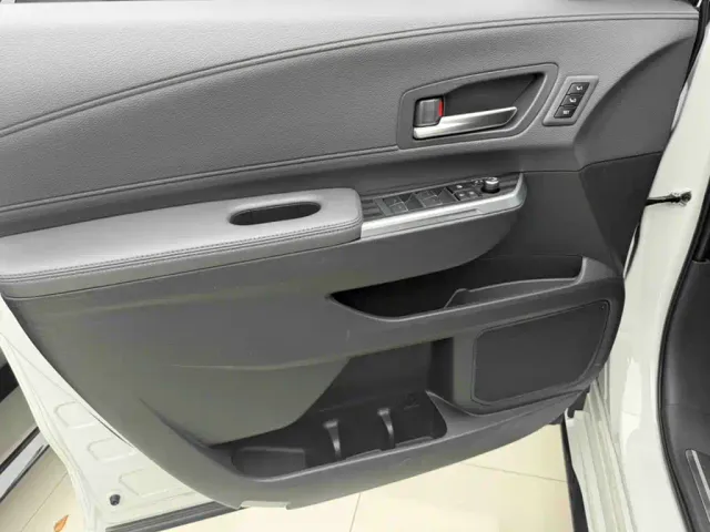 Toyota Sienna — Фото автомобиля 5