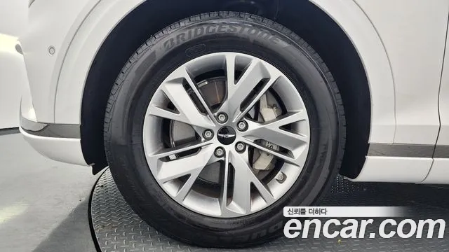 Genesis GV70 — Фото автомобиля 5