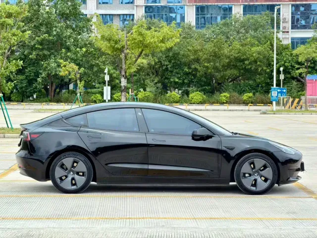Tesla Model 3 — Фото автомобиля 5