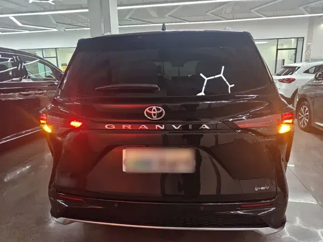 Toyota Granvia — Фото автомобиля 5