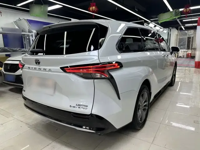Toyota Sienna — Фото автомобиля 12