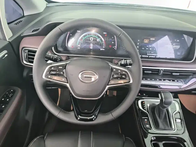 GAC Trumpchi M6 — Фото автомобиля 10