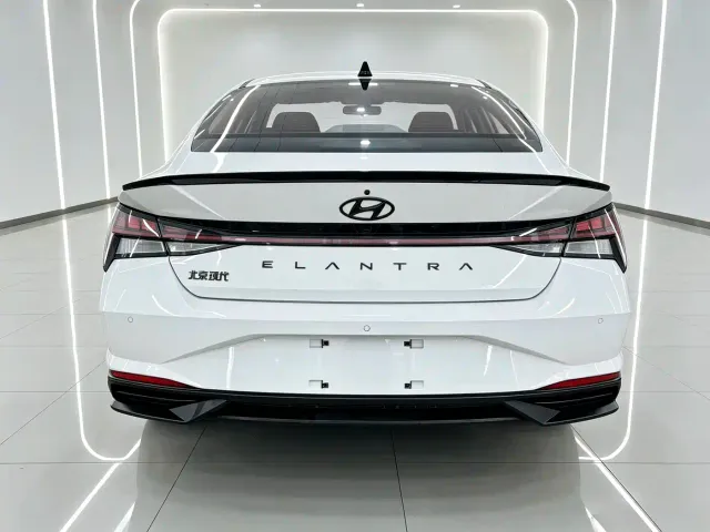 Hyundai Elantra — Фото автомобиля 5