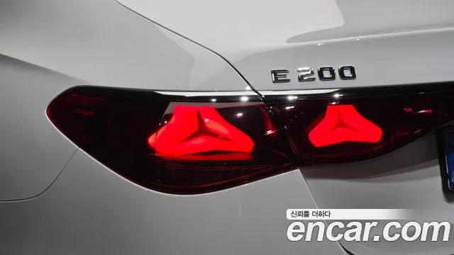 Mercedes-Benz E-Class — Фото автомобиля 6