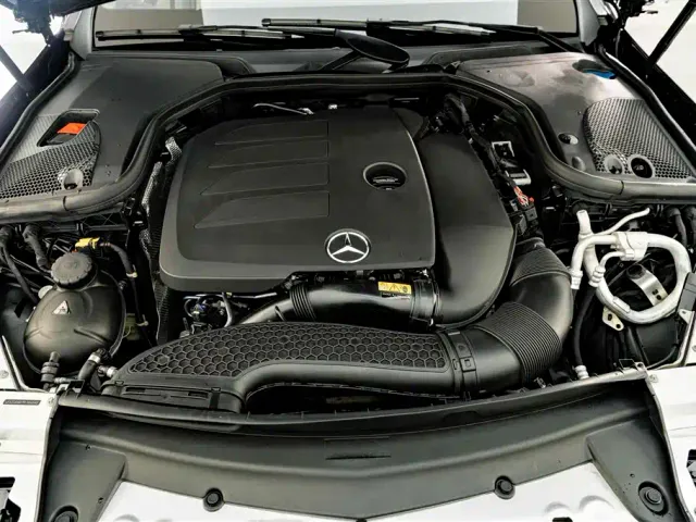 Mercedes-Benz E-Class — Фото автомобиля 24