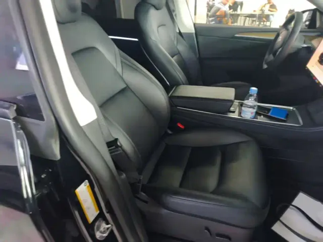 Tesla Model Y — Фото автомобиля 18