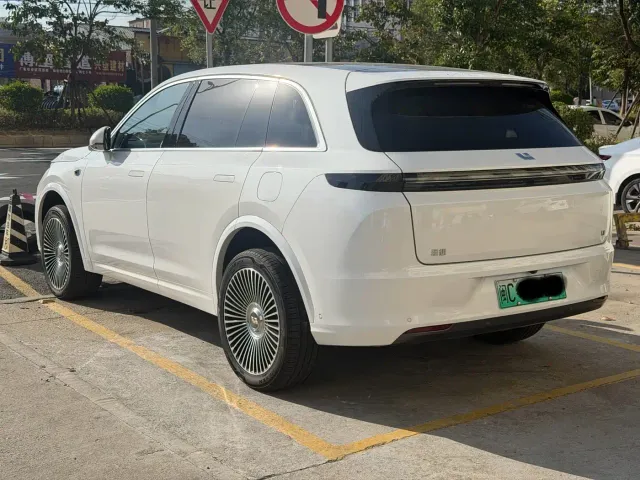 Li Auto L7 — Фото автомобиля 9