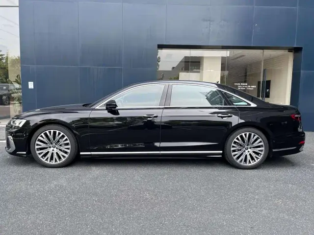 Audi A8 — Фото автомобиля 4