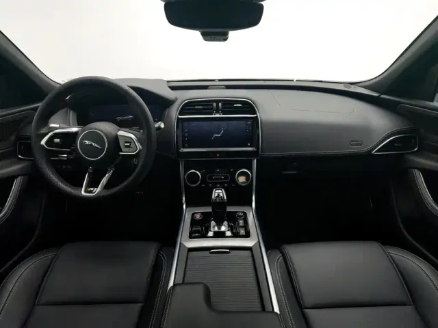 Jaguar XEL — Фото автомобиля 5