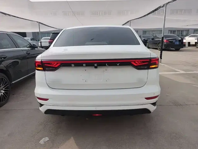 Geely Emgrand — Фото автомобиля 5