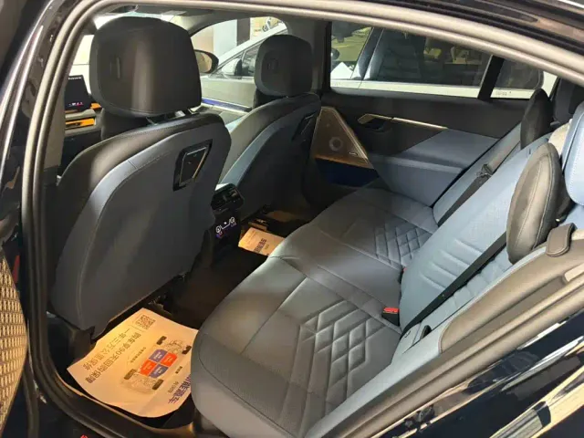 BMW 5 Series — Фото автомобиля 9