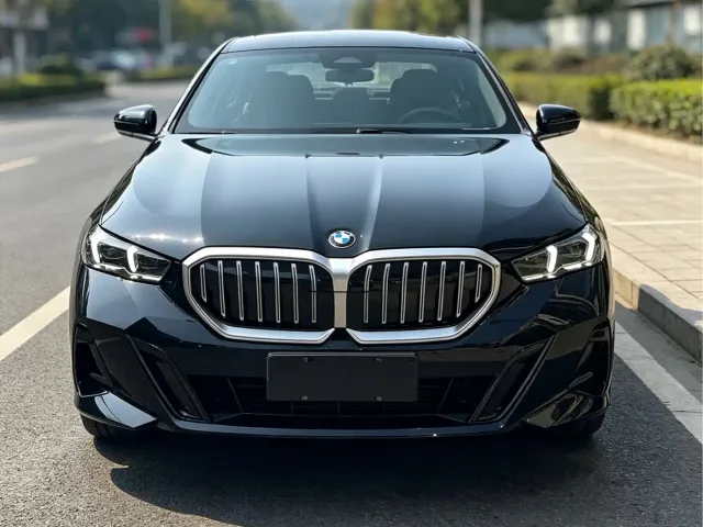 BMW 5 Series — Фото автомобиля 2