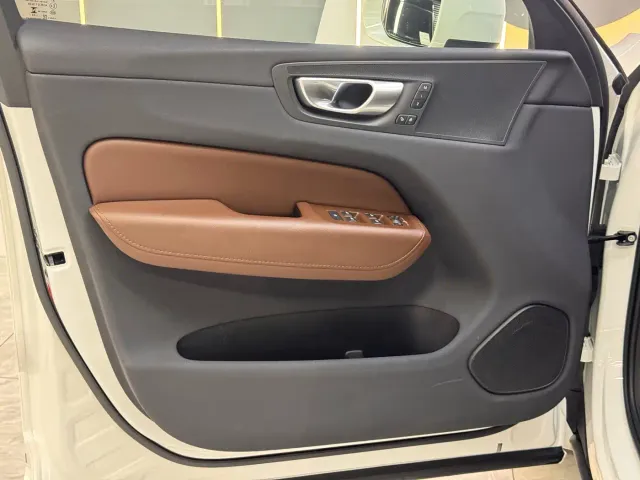 Volvo XC60 — Фото автомобиля 12