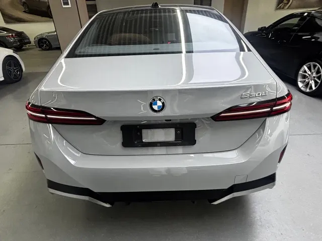 BMW 5 Series — Фото автомобиля 16