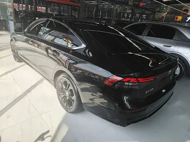 Honda Accord — Фото автомобиля 4