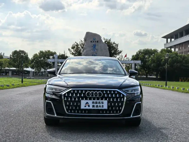 Audi A8 — Фото автомобиля 2
