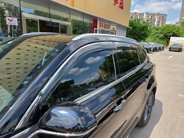 Hongqi HS5 — Фото автомобиля 12