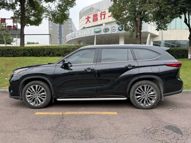 Toyota Highlander — Фото автомобиля 3